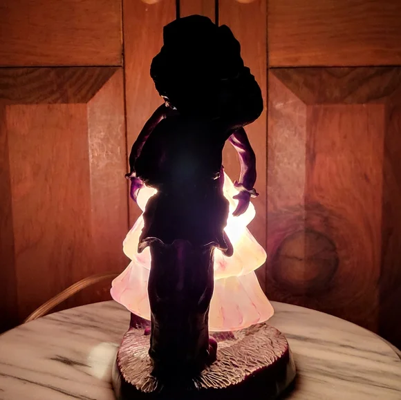 Romantic Silhouette Lamp with Pink Glow - Picture 11 of 12